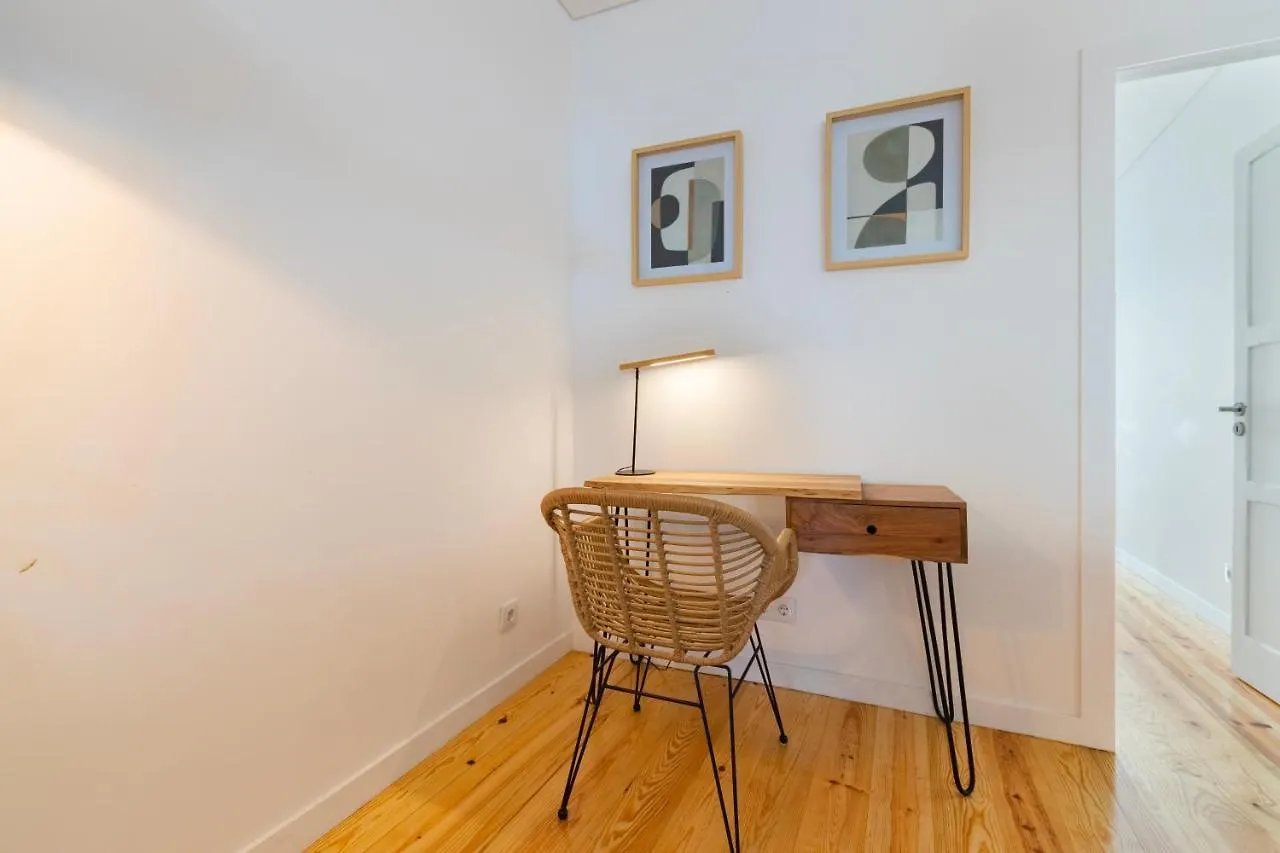 Your Dream Stay: Modern Amenities, Historic Charm Lisboa Apartamento