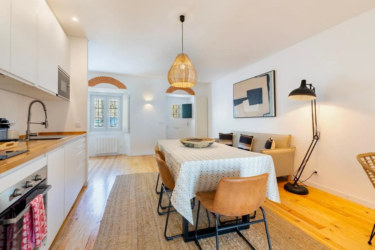 Your Dream Stay: Modern Amenities, Historic Charm Lisboa