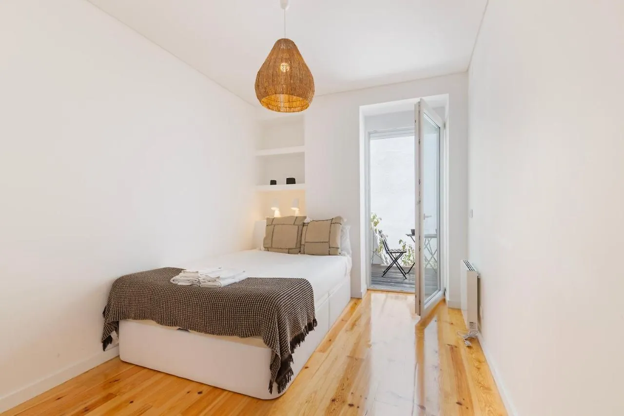 Your Dream Stay: Modern Amenities, Historic Charm Lisboa