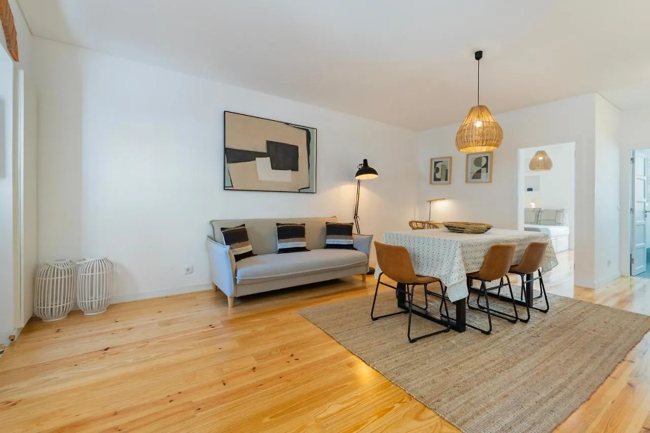 Your Dream Stay: Modern Amenities, Historic Charm Lisboa Apartman