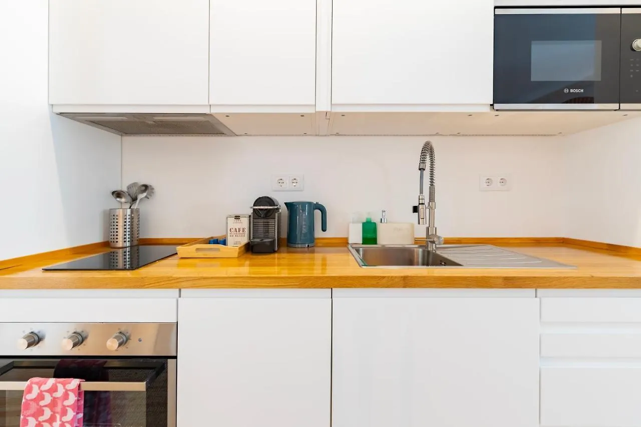 Your Dream Stay: Modern Amenities, Historic Charm Lisboa