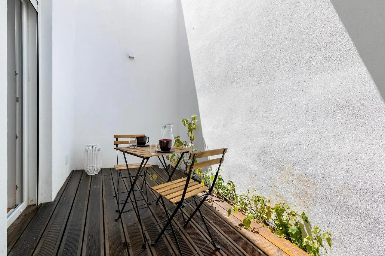 Your Dream Stay: Modern Amenities, Historic Charm Lisboa 0*,