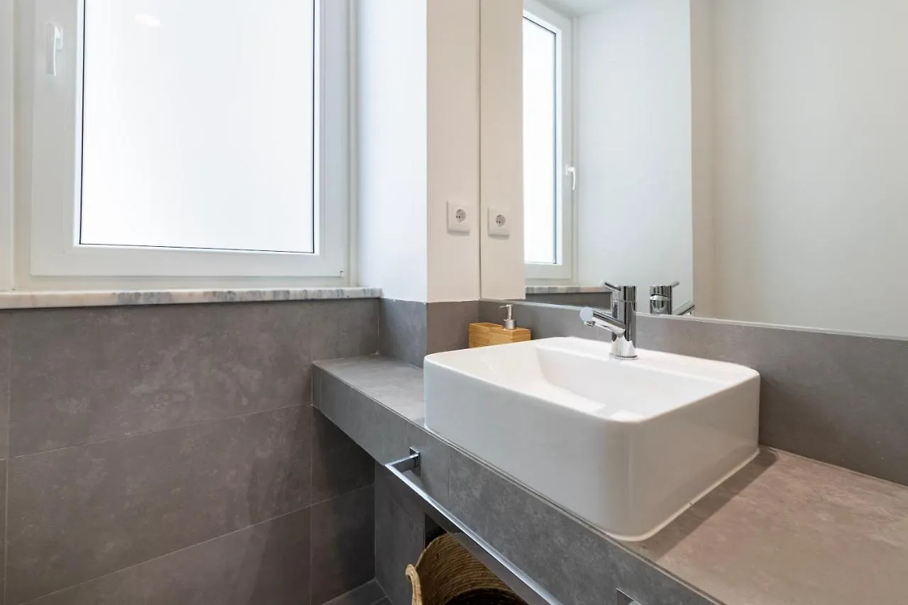 Your Dream Stay: Modern Amenities, Historic Charm Lisboa 0*,